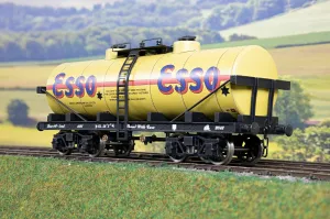 Darstaed D31-02 7mm Finescale O Gauge Bogie Tanker, Pre-War 'Esso'