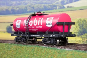 Darstaed D31-10 7mm Finescale O Gauge Bogie Tanker 'Mobil'