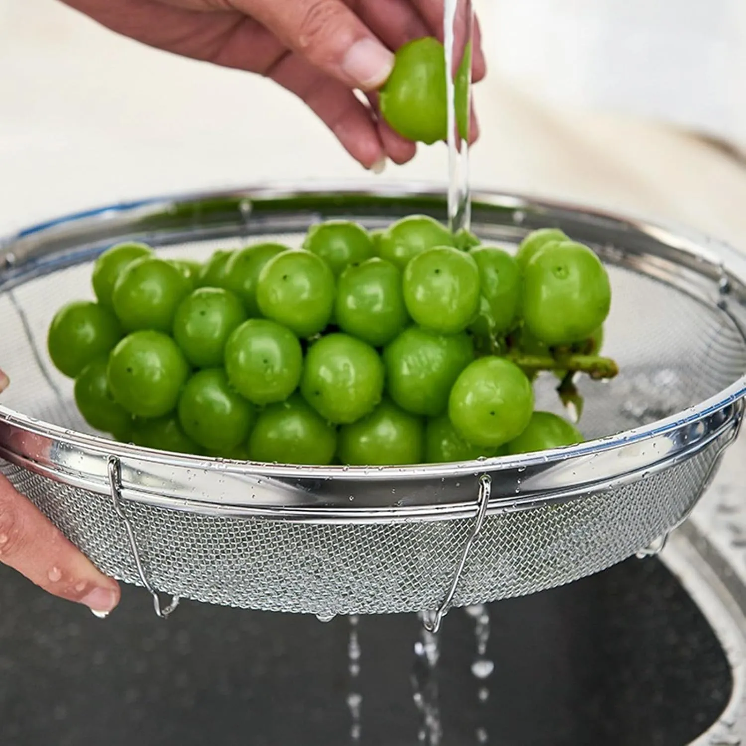 Fine Mesh Strainer for Kitchen, Stainless Steel Colander Bowl for Pasta, Rice, Fruit, Metal Net Baskets with Resting Base - Strain, Drain, Rinse Diameter 9.84 inch