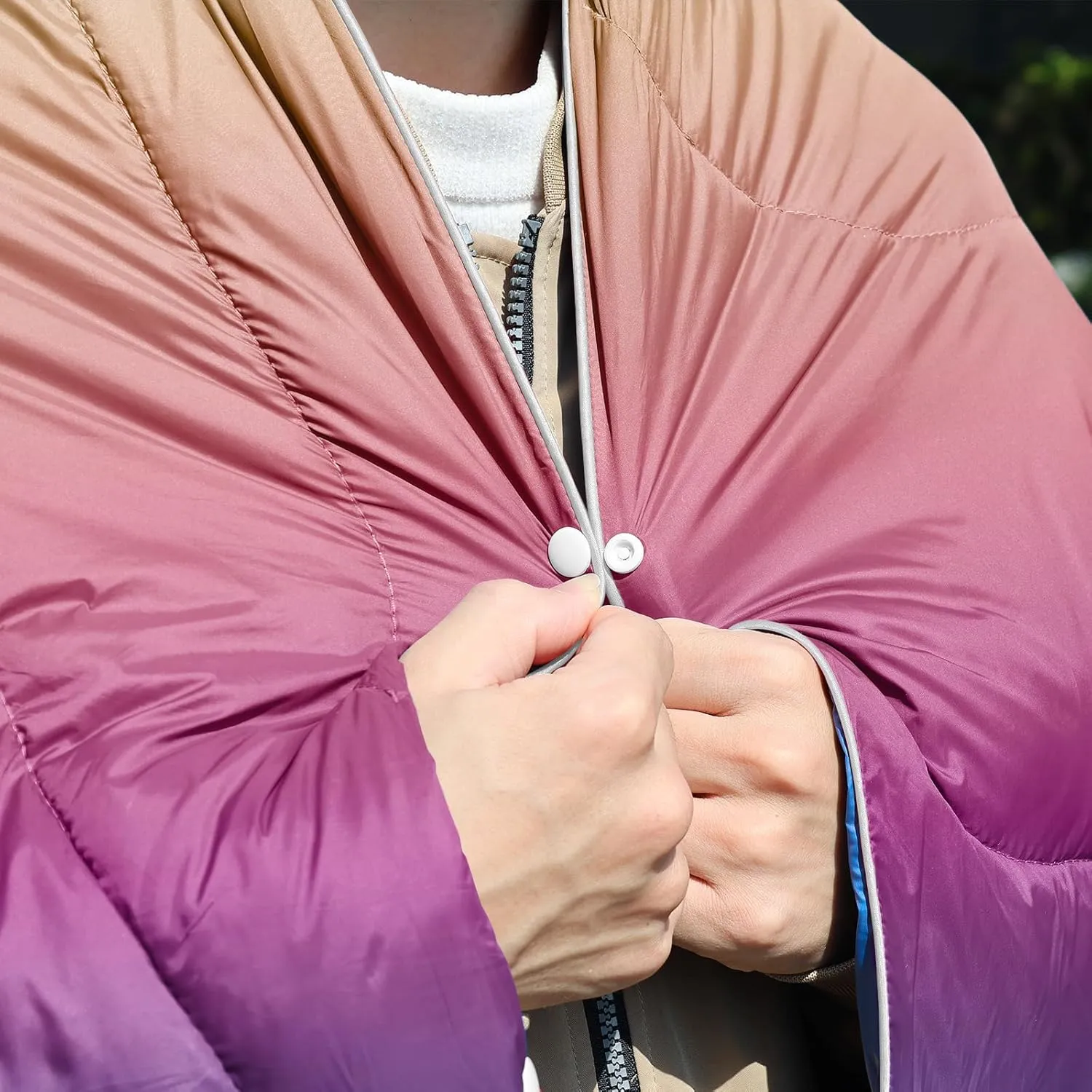 zzlamb Camping Blanket, Outdoor Lightweight Travel Blanket Puffy Portable Down Alternative, Windproof Warm Cloak with Snaps, Cozy Quilt Backpacking Picnic RV Plane Car Hammock Beach Climbing